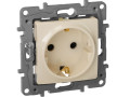 Розетка 1-м СП Etika 16А IP31 250В 2P+E с заземл. защ. шторки немецк. стандарт винтов. клеммы механизм сл. кость IEK 672322