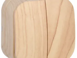 1575858